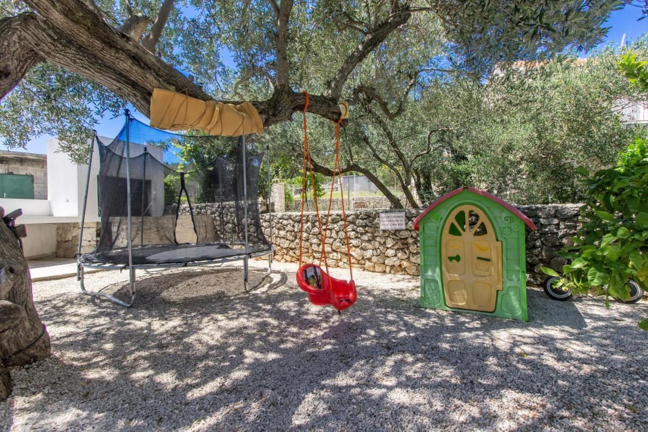 Villa Dalmatian Child With Swimming Pool, Close To The Beach Vinisce Exterior photo