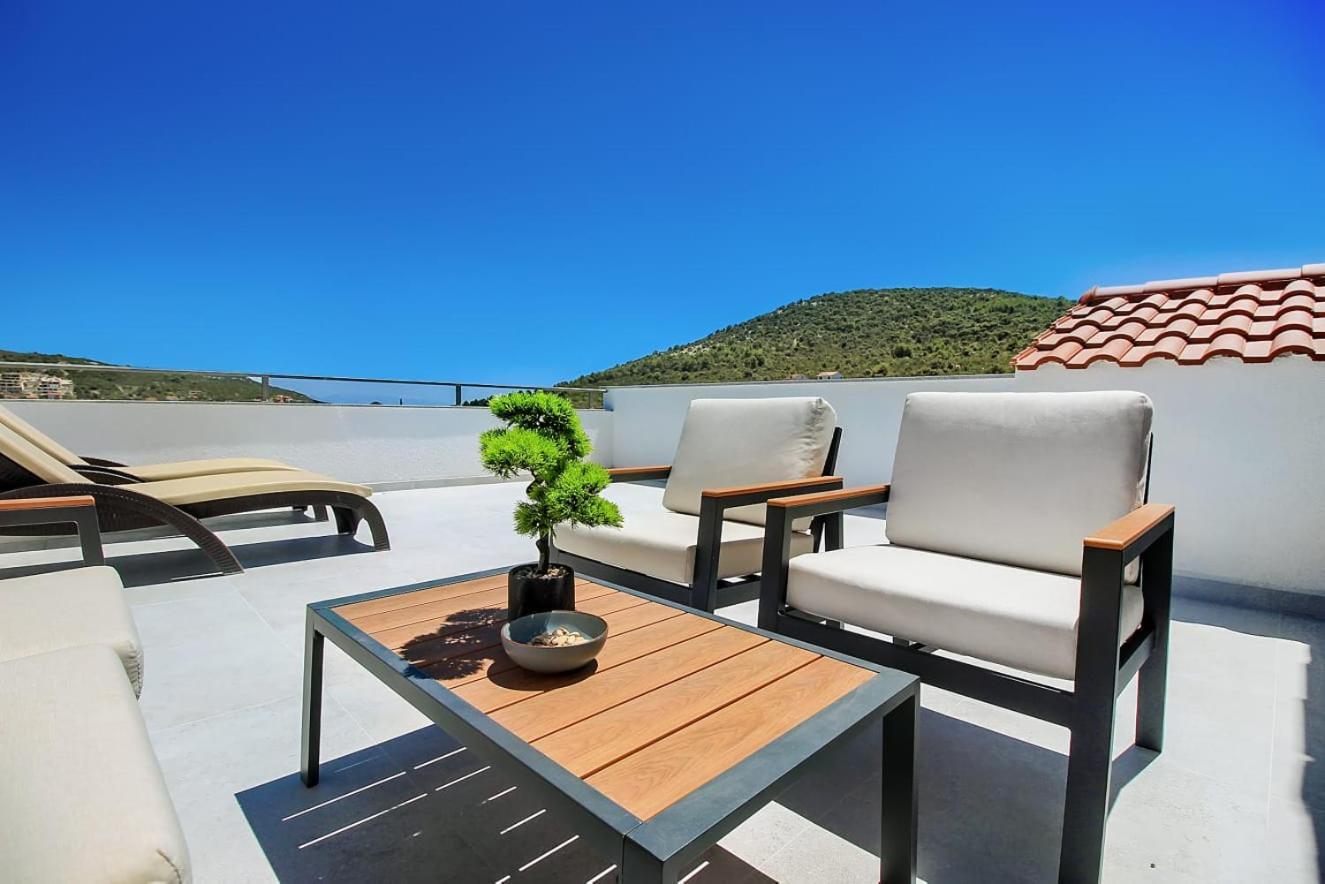 Villa Dalmatian Child With Swimming Pool, Close To The Beach Vinisce Exterior photo